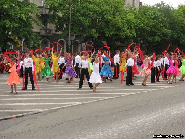 На пл. Ленина прошло торжественное празднование посвященное 70-ти летию Великой Победы